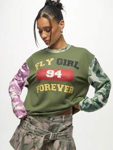SUMWON WOMEN Fly Girl Forever 94 迷彩长袖图案 T 恤，荷叶边毛边下摆，粗犷军装风街头风格休闲秋冬上衣 - 軍綠色 - 查看 5