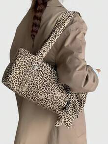 ROMWE Grunge Punk 复古迷彩和五角星装饰大容量多功能单肩包/腋下包，Y2K 时尚百搭手提包，适合派对、度假、社交活动、聚会、购物 - 米卡色 - 查看 2