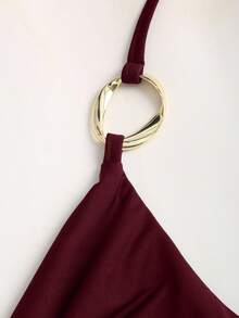 Sweetra Áo ba lỗ nữ đa năng có dây buộc cổ và vòng kim loại Y2K mới - Màu Đỏ Sâu - Xem 3