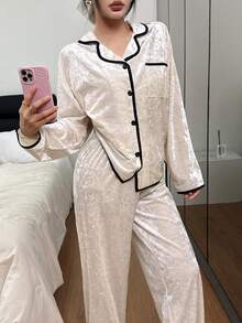 Dream Adore 女士杏色纯色天鹅绒领长袖睡衣套装，秋冬季服装 - 杏色 - 查看 1