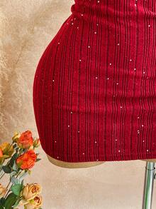 Soleia 女士性感优雅节日连衣裙，闪光条纹纹理针织面料，毛茸茸的拼接，露肩胸部镂空褶饰，雪花毛绒球装饰，紧身迷你连衣裙，适合派对、晚会、性感约会、海滩度假、假日、下午茶、海滩、游轮、城市旅行、波西米亚风度假、音乐节，可内外穿着 - 酒紅色 - 查看 5