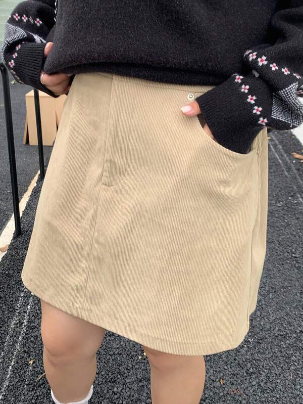 Dazy Plus Thickened Solid Corduroy Skirt With Safety Shorts, Short Straight Cut, Plus Size Women, Autumn/Winter