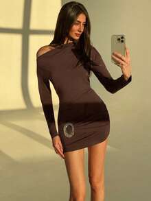 Aloruh Vestido mini ajustado de mujer con cuello asimétrico, hebilla de metal y unicolor minimalista, para primavera/otoño