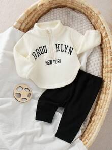 SHEIN Bộ đồ thu đông 2 món cho bé gái sơ sinh, áo dài tay cổ đứng, hở nửa phía trước, thêu họa tiết tiếng Anh, vải nỉ, quần legging đen thường ngày, trang phục dễ thương cho trẻ sơ sinh - Nhiều màu - Xem 3