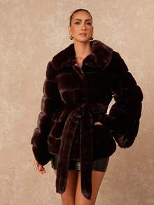 Lumalex حزام خصر كبير مزخرف بخطوط من فرو الأرنب الاصطناعي، معطف فرو اصطناعي مشدود الخصر للنساء