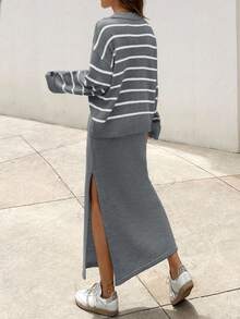 SHEIN Tall Conjunto de suéter de hombros caídos a rayas y falda de punto con abertura para mujer