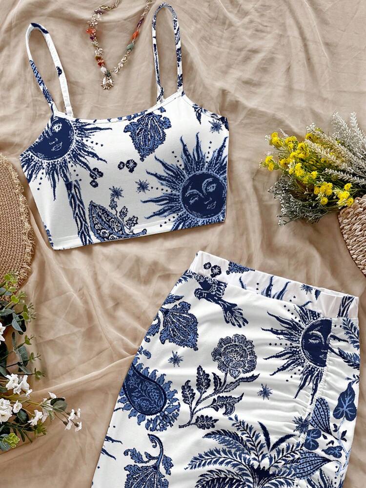 SHEIN WYWH CURVE Conjunto de 2 peças com top de alça e saia com fenda alta franzida com cordão, estampa tropical, para mulheres plus size, para praia e férias de verão - Multicolorido - Visão 3