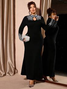 Cravure Vestido de Festa Elegante com Decote Vazado e Brilhantes, Ajustado com Bainha de Sereia, para Mulheres Plus Size - Preto - Visão 1