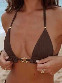 Swim Mod 纯色纹理荷叶边系带优雅可拆卸三角比基尼上衣，简约风格，适合海滩度假，春夏穿着 - 棕色 - 查看 1