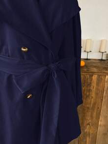 SHEIN EZwear Giacca a vento casual minimalista con collo a bavero e bottoni, stile francese, per taglie forti, adatta per l'autunno/inverno - Blu Navy - Visualizzare 4