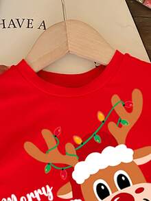 SHEIN Blusa de manga corta y cuello redondo con estampado de renos de dibujos animados, roja y festiva, ideal para niña en Navidad. Colección navideña nueva, adecuada para capas en verano.