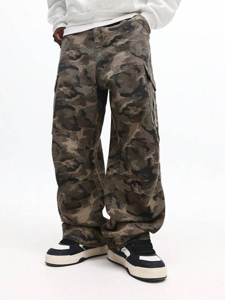 Loose Fit Camouflage Cargo Pants With Multiple Pockets