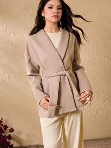 优雅翻领落肩长袖宽松驼色大衣，配同色腰带，内搭修身圆领长袖上衣和松紧腰直筒裤，三件套少女冬季时尚套装 - 卡其色 - 查看 7