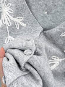 SHEIN Frenchy Women's Casual Floral Print Long Sleeve Button-Up Cardigan,Winter For Women,New Year Women's , Thanksgiving For Women; Knit Sweater, Women Sweater, Cottagecore ; - Grey - View 3