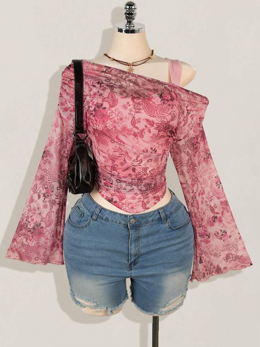 SHEIN ICON Camiseta de malla transparente con hombros oblicuos, talla grande. Blusa de manga larga de malla transparente con estampado de paisley - Rosa - Ver 1