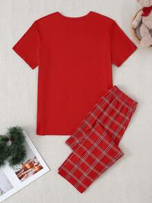 Conjunto de ropa de estar en casa informal para hombres con parte superior de manga corta con estampado de oso y letras, combinada con pantalones clásicos a cuadros rojos - Rojo - Ver 2