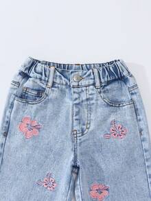 少女款可爱浅色水洗牛仔裤，饰有刺绣花卉图案，长直筒裤型，拉链细节，90年代复古甜美风。 - 淺色水洗藍 - 查看 3
