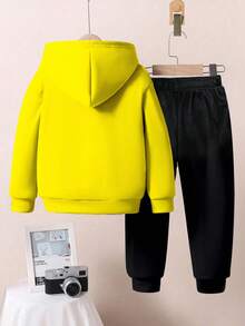 BATMAN X SHEIN 小男孩休闲时尚街头蝙蝠标志印花落肩宽松连帽衫和运动裤套装，秋冬 - 彩色 - 查看 4