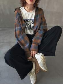 FRIFUL 女式绿色格子面料背面撞色编织标签装饰落肩长袖宽松休闲百搭时尚衬衫，秋季 - 棕色 - 查看 2