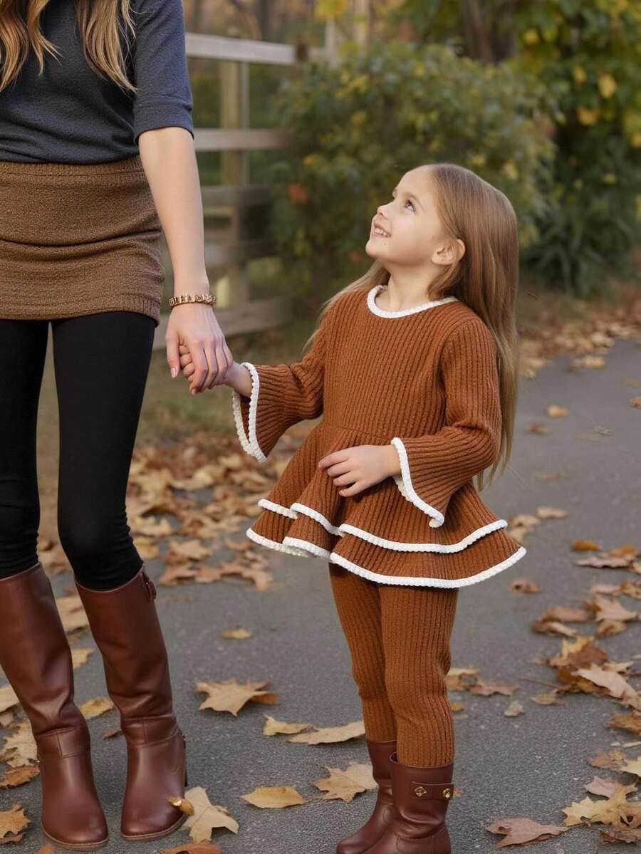 2 pièces/Set Élégant Ensemble décontracté pour Tout-petites Filles, Pull Côtelé Manches Longues Tricoté Café et Pantalon Côtelé Évasé Assorti, avec Volants Contrastés aux Poignets et à l'Ourlet, Convient pour l'Automne/Hiver, les Vacances, la Mode de Rue - Marron - Voir 1