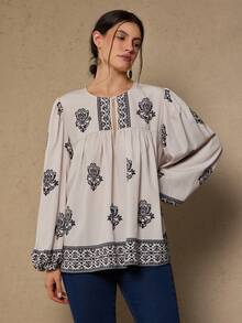 SHEIN VCAY 大码女式时尚休闲印花圆领长袖衬衫 - 米色 - 查看 4