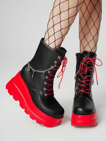 Grunge Punk Stivali alla caviglia da donna con occhielli in metallo, fibbia a catena multipla a forma di stella, punta tonda, suola platform spessa, stile punk in contrasto di colore rosso e nero, stile casual punk da strada