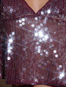 SHEIN BAE 女士性感亮片宽松V领吊带背心，适合冬季、圣诞节、新年、感恩节、派对等场合，优雅亮片设计，酒红色亮片背心，适合派对、聚会、约会和外出等场合。 - 酒紅色 - 查看 7