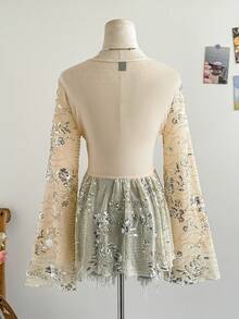 Soleia 女式杏色网眼串珠刺绣 V 领系带蝴蝶袖不对称荷叶边下摆衬衫，适合度假、约会、下午茶、海滩、游轮、海岛度假、城市度假、音乐节、波西米亚风度假 - 杏色 - 查看 2