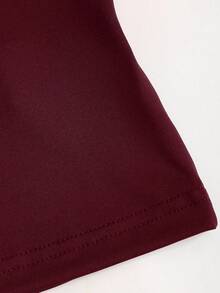 Sweetra Áo ba lỗ nữ đa năng có dây buộc cổ và vòng kim loại Y2K mới - Màu Đỏ Sâu - Xem 4