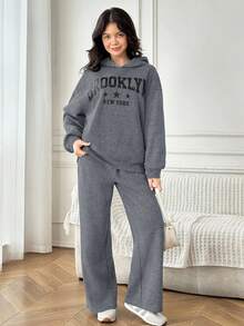 SHEIN 2pcs/Set Teen Girl Casual Street Style Snowflake Hoodie Sweatshirt And Solid Color Elastic Waist Sports Pants Set, Suitable For Back To School, Birthday, Party, Holiday, Autumn/Winter Fall