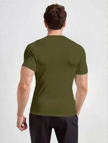 Manfinity Sport Corelite 男士舒适短袖运动压缩T恤健身上衣篮球服男士我爱我的男朋友图案男士T恤男士慢跑修身衬衫圆领 - 軍綠色 - 查看 2