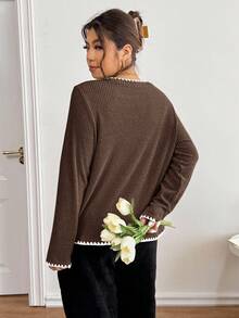 Lounesse Áo thun dài tay cổ chữ V viền màu tương phản cỡ lớn dành cho nữ - Cà phê nâu - Xem 3