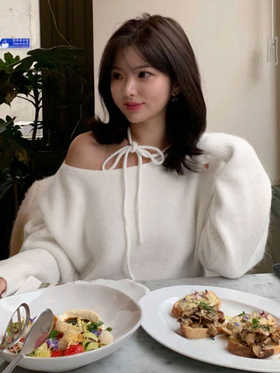 DAZY 秋冬百搭圆领挂脖系带设计宽松女士长袖毛衣 - 白色 - 查看 1