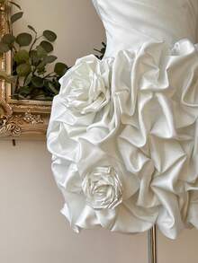 Lovelzi Elegancka, pełna wdzięku, romantyczna, szlachetna biała satynowa sukienka z dekoltem w serduszko i bufiastym dołem, idealna na wieczór panieński, wesele, ukończenie szkoły, wakacje, wieczór panieński