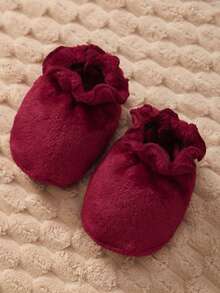 新生儿睡袍和婴儿鞋套装，字母图案设计，面料柔软舒适，适合儿童休闲穿着 - 紅色 - 查看 4