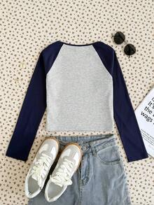 SHEIN Camiseta pulôver casual retrô com estampa de estrela de cinco pontas e gola redonda, de malha canelada e patchwork, para meninas pré-adolescentes - Cinza claro - Ver 2