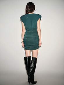 SHEIN Luminelle 节日短款连衣裙，垫肩和深 V 领设计，优雅性感，褶饰连衣裙 - 酒紅色 - 查看 3