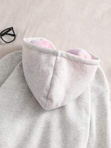 青少年女孩休闲街头豹纹仿皮草帽，五角星和豹纹图案，适合街头风格，连帽运动衫