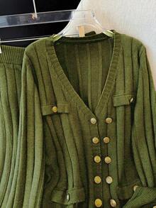 GlowEve CURVE Conjunto de suéter elegante de talla grande con top de manga larga de cuello en V acanalado de unicolor y pantalones - Verde - Ver 3