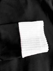 Franclia Kaos Wanita Lengan Panjang Kancing Tunggal dengan Kerah Warna Kontras - Hitam dan Putih - View 5