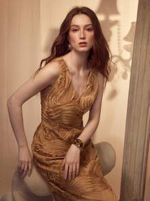 MOTF PREMIUM Đầm dài ôm eo thêu cổ chữ V dành cho nữ - màu nâu - Xem 1