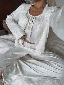 CottageSlumber 3 Peças Conjunto de Camisola, Calça e Roupão Romântico com Renda Floral e Laço, Roupas de Inverno e Outono para Mulheres - Damasco - Visão 2