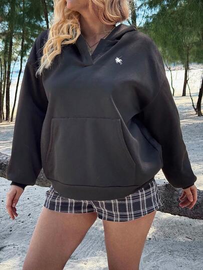 SHEIN EZwear 大码女式休闲简约深灰色长袖宽松套头卫衣，带口袋，马匹印花，适合秋冬季穿着。