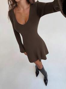 Aloruh 优雅复古风 V 领喇叭袖修身迷你针织 A 字形紧身连衣裙，百搭外出穿着 - 咖啡棕 - 查看 3