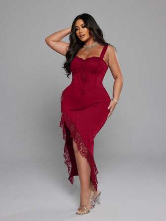 NU&NOW Plusstorlek Damklänning i enfärgad röd spets med lapptäcke, sexig och elegant slits, bodycon-klänning, lämplig för utflykter, dejting, fester, nyår och examen. Sexig och snygg urban casual outfit.
