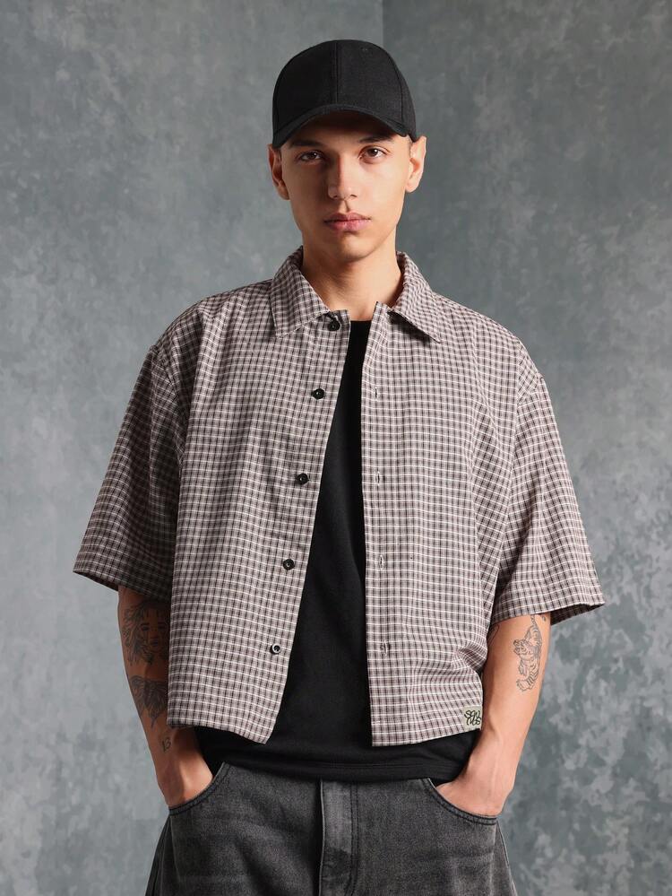 Camisa oversized de manga curta com botões e estampa xadrez clássica