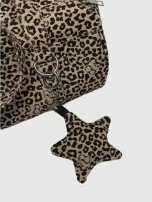 ROMWE Grunge Punk 复古迷彩和五角星装饰大容量多功能单肩包/腋下包，Y2K 时尚百搭手提包，适合派对、度假、社交活动、聚会、购物 - 米卡色 - 查看 5