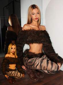 EgrlEra 1套女式人造毛皮露肩长袖短款上衣和斑马纹裤子 - 彩色 - 查看 1