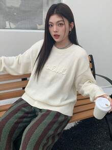 Dazy Plus 大码字母图案圆领宽松休闲白色套头毛衣，适合大码女士，秋冬 - 白色 - 查看 7