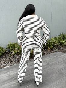 Alexandranx Conjunto de 2 piezas para mujer, camiseta de manga larga con escote en V caída de hombros y rayas, y pantalones a rayas con cintura elástica. Traje de suéter para invierno, otoño/invierno - Blanco y Negro - Ver 2